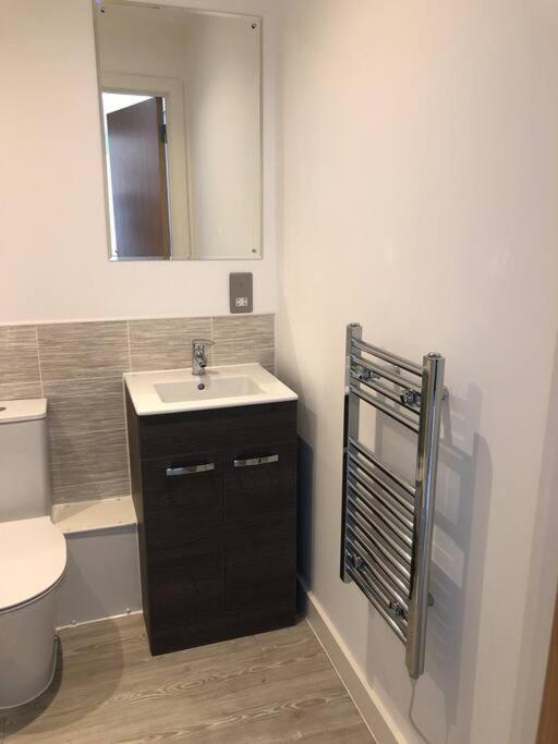מנצ'סטר 3 Bedroom Apartment Free Parking מראה חיצוני תמונה